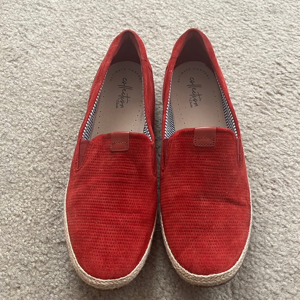 Slightly worn loafers. Size 10. Collection by Clarks